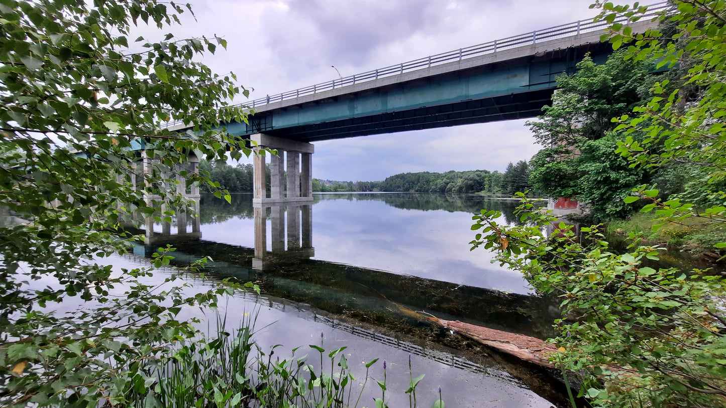 Trouve L’homme Sur Le Pont Jacques Cartier De Sherbrooke 16 Juillet 2021 (Vue K1) 5H50 Cliquez