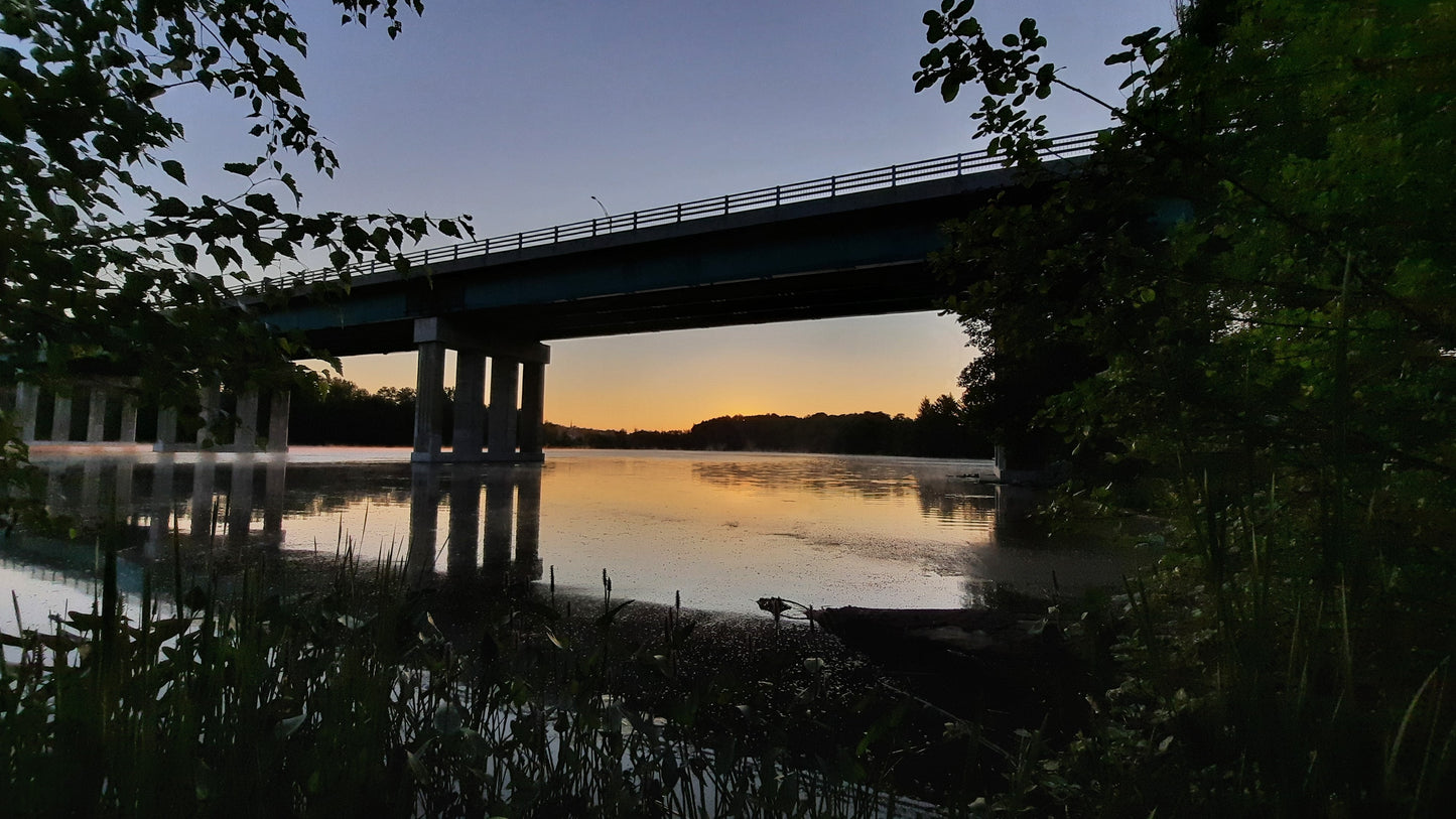 Aube Près Du Pont Jacques Cartier De Sherbrooke Et Rivière Magog 24 Juillet 2021 (Vue K1) 5H46