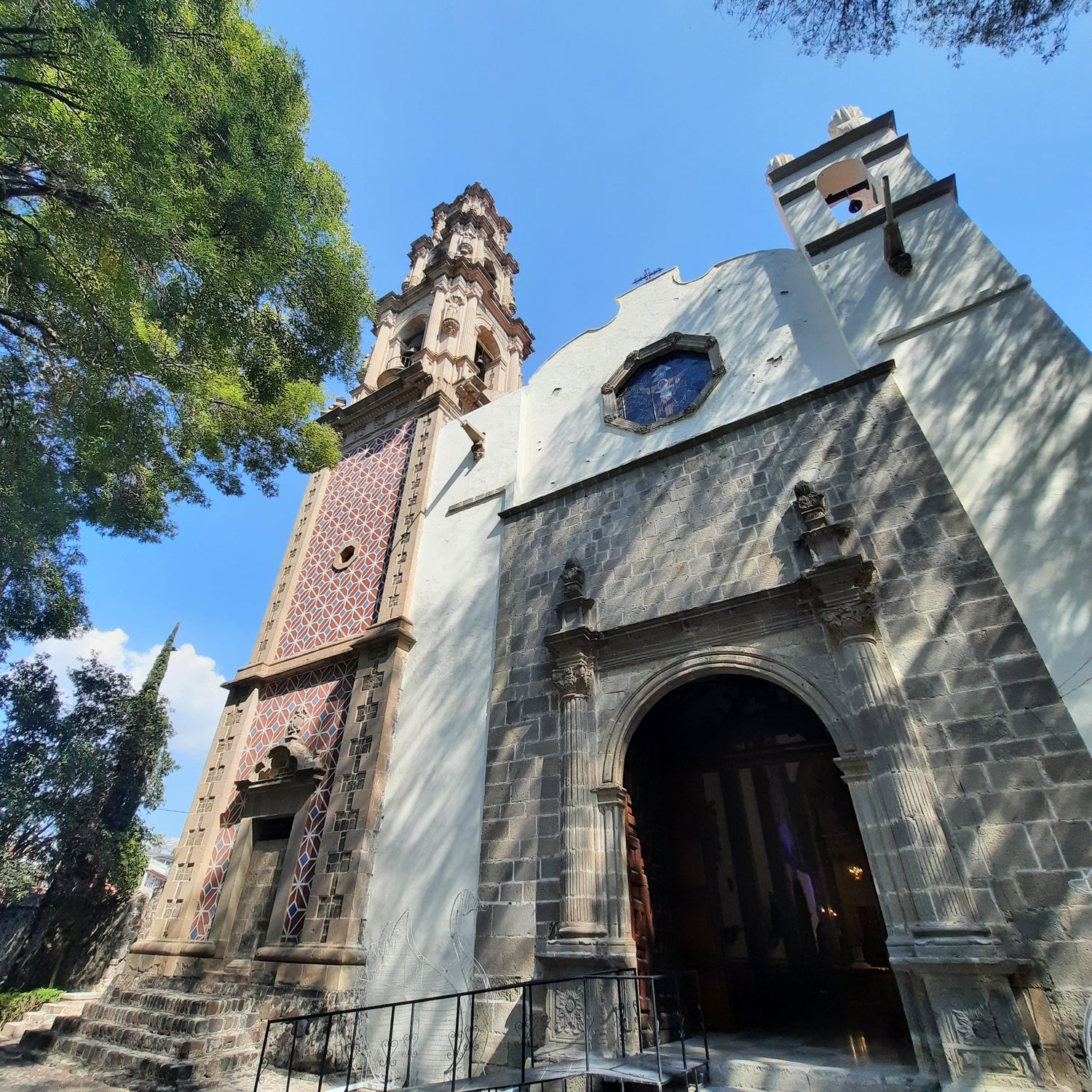 Cathedral Of The Divine Savior (2 Photos)